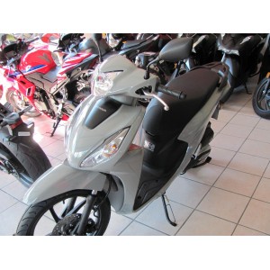 0039 (892) Honda Vision 110 SOMMERKAMPAGNE