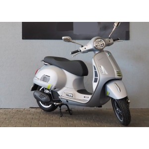 0085 (940) Vespa GTS 125...