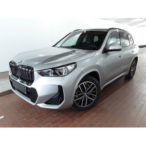 BMW iX1 xDrive30 M...