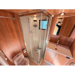 MAN 26480 Cama plegable para 5 caballos con extra cuidado