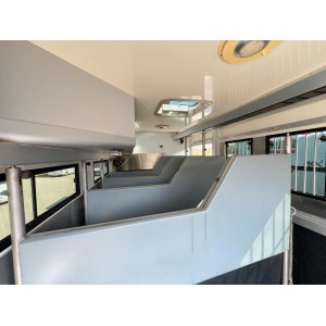 MAN 26480 Cama plegable para 5 caballos con extra cuidado