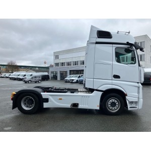 Mercedes-Benz Actros 1853 LS con toma de fuerza ACC AHK, vía H