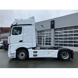Mercedes-Benz Actros 1853 LS con toma de fuerza ACC AHK, vía H