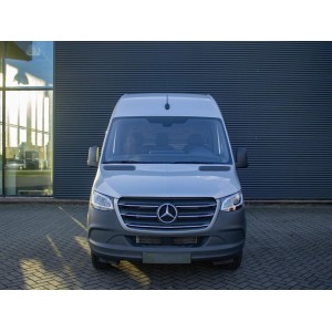 62 / 5.000 Mercedes-Benz Sprinter 317 1.9 CDI L3H2 RWD 170 CV Automático LED