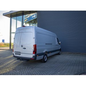 62 / 5.000 Mercedes-Benz Sprinter 317 1.9 CDI L3H2 RWD 170 CV Automático LED