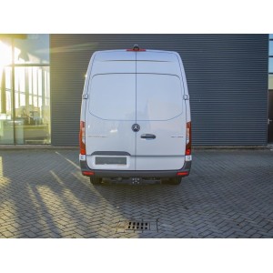 62 / 5.000 Mercedes-Benz Sprinter 317 1.9 CDI L3H2 RWD 170 CV Automático LED