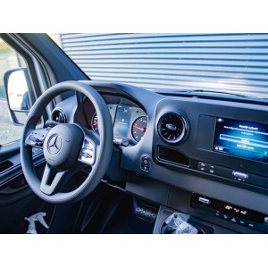 62 / 5.000 Mercedes-Benz Sprinter 317 1.9 CDI L3H2 RWD 170 CV Automático LED