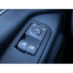 62 / 5.000 Mercedes-Benz Sprinter 317 1.9 CDI L3H2 RWD 170 CV Automático LED