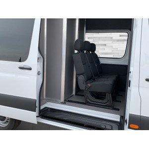 Mercedes-Benz Sprinter 319 CDI Mixto de 6 plazas. Pared divisoria en el pilar D.