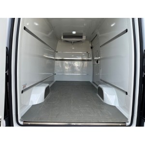 Mercedes-Benz Sprinter 317 CDI caja refrigerada L2H2 Distronic AHK
