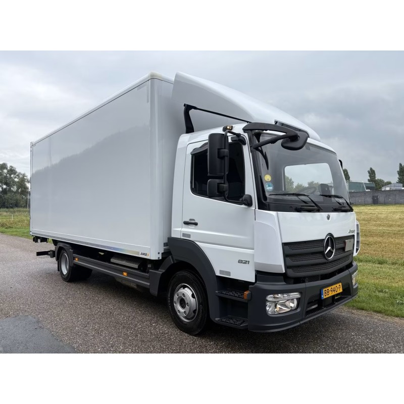 Mercedes-Benz Atego 821 BL Bakwagen / 3 plazas / Laadklep