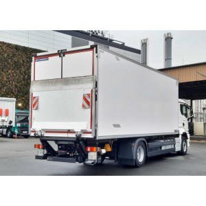 Carrocería refrigerada MAN 18.430 TGS con plataforma elevadora y litera, retardador ATP