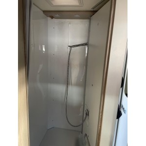 Bürstner Lineo T700 Automático, cama queen